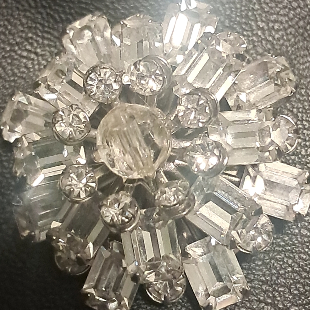 Vintage Signed KRAMER OF NEW YOFK RHINESTONE BROOCH